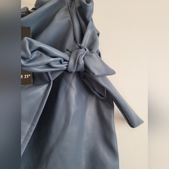 Forever 21 Faux Leather Skirt - Picture 3 of 4